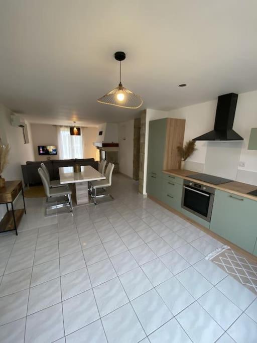 Appartement Tout Equipe 2 Chambres + Jardin Saix  Eksteriør billede